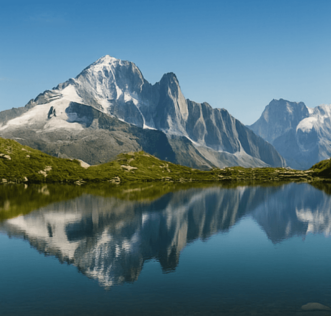 Illustration : Avec le Mont-Blanc et les grandes stations des Alpes (Chamonix, Val d’Isère, Les Deux Alpes), la région est une destination phare pour les sports d’hiver et d’été.